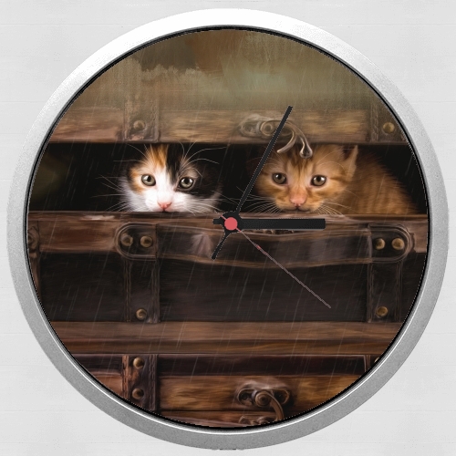 Little cute kitten in an old wooden case für Wanduhr