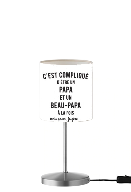 cest complique detre un papa et un beau papa a la fois mais je gere für Tisch- / Nachttischlampe