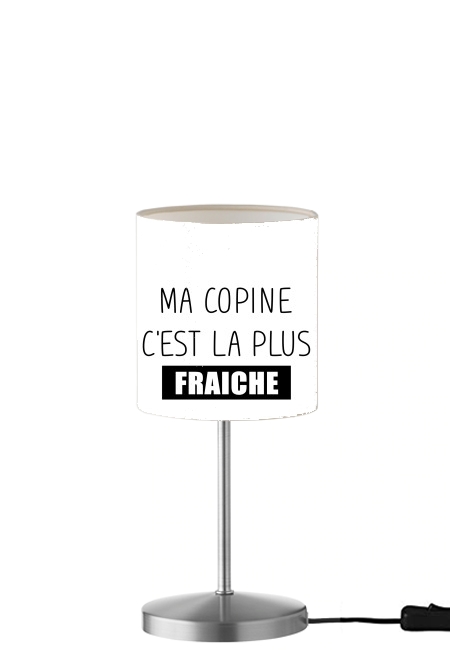 Ma copine cest la plus fraiche für Tisch- / Nachttischlampe