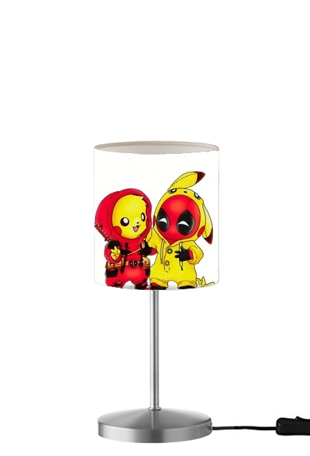 Pikachu x Deadpool für Tisch- / Nachttischlampe