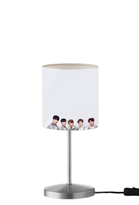 Stray Kids Group für Tisch- / Nachttischlampe